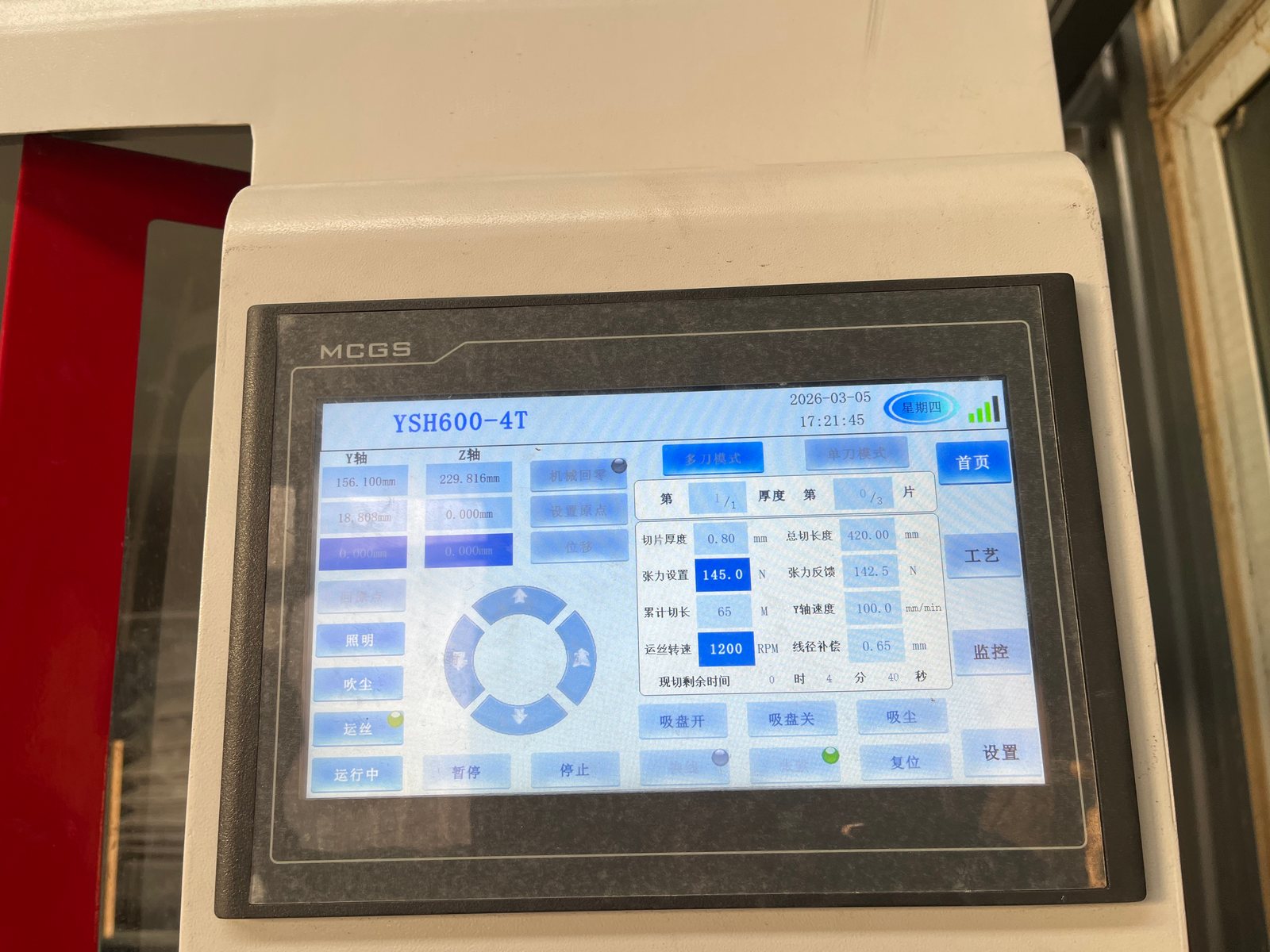 Control panel of the ESH600-4T diamond wire saw showing PMI foam cutting parameters: 0.80 mm slice thickness, 145.0 N wire tension, 100.0 подача мм/мин